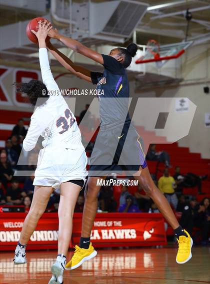 Thumbnail 2 in Lynwood vs. Chaminade (Battle at the Beach) photogallery.
