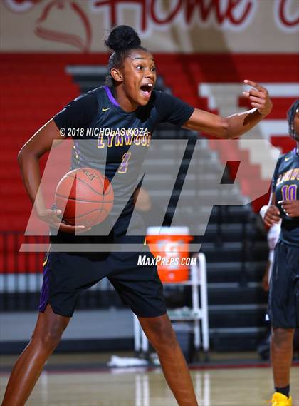 Thumbnail 3 in Lynwood vs. Chaminade (Battle at the Beach) photogallery.