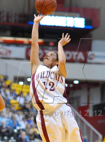 Thumbnail 2 in Bishop Conaty-Loretto vs. Los Angeles Baptist (CIF-SS D5A Final 2007) photogallery.