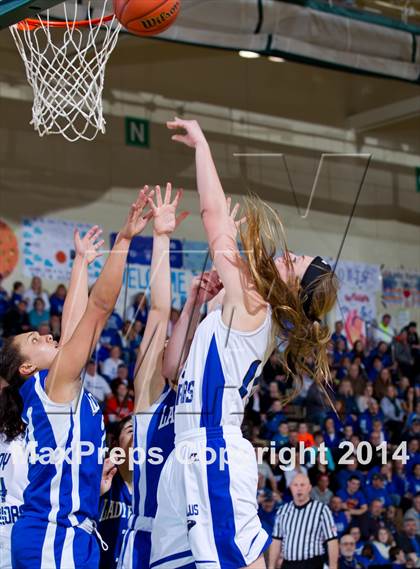 Thumbnail 1 in Romulus vs. Fort Edward (NYSPHSAA Class D Final) photogallery.