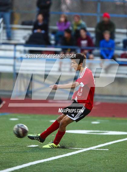 Thumbnail 2 in Broomfield vs. Fairview (CHSAA 5A Playoffs 3rd Round) photogallery.
