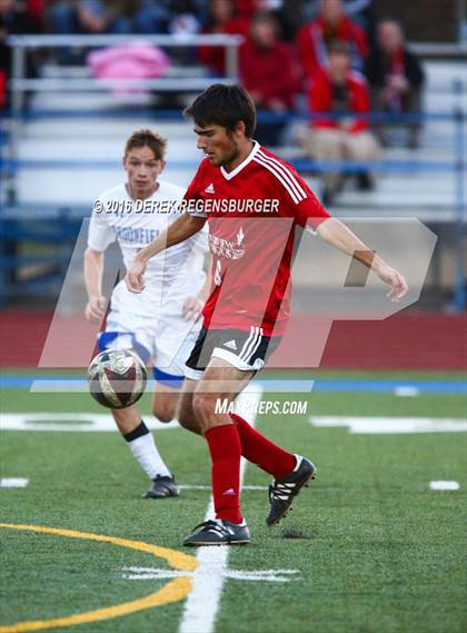 Thumbnail 2 in Broomfield vs. Fairview (CHSAA 5A Playoffs 3rd Round) photogallery.