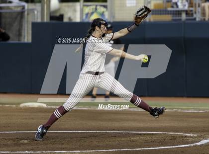 Thumbnail 3 in Whitesboro vs. Grandview (UIL Softball 3A D1 Final) photogallery.