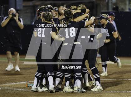 Thumbnail 2 in Whitesboro vs. Grandview (UIL Softball 3A D1 Final) photogallery.