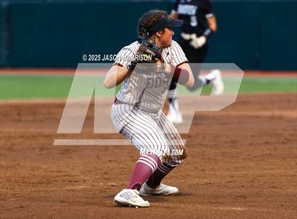 Thumbnail 3 in Whitesboro vs. Grandview (UIL Softball 3A D1 Final) photogallery.