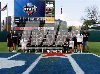 Thumbnail 3 in Whitesboro vs. Grandview (UIL Softball 3A D1 Final) photogallery.