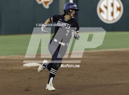 Thumbnail 1 in Whitesboro vs. Grandview (UIL Softball 3A D1 Final) photogallery.