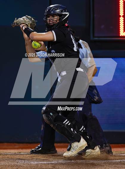 Thumbnail 1 in Whitesboro vs. Grandview (UIL Softball 3A D1 Final) photogallery.
