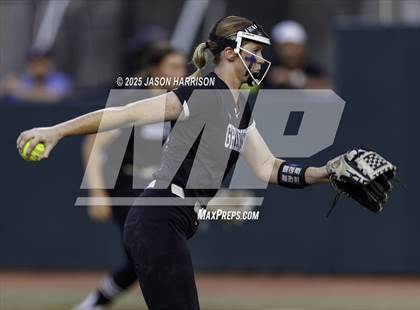 Thumbnail 2 in Whitesboro vs. Grandview (UIL Softball 3A D1 Final) photogallery.