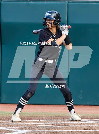 Thumbnail 3 in Whitesboro vs. Grandview (UIL Softball 3A D1 Final) photogallery.