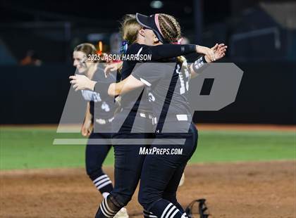 Thumbnail 3 in Whitesboro vs. Grandview (UIL Softball 3A D1 Final) photogallery.