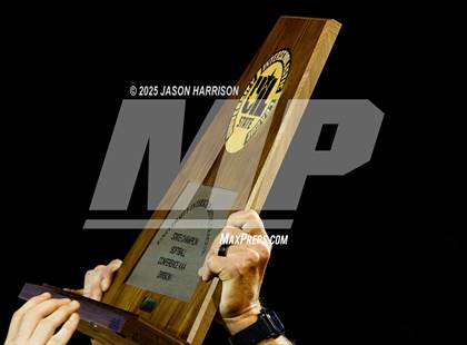 Thumbnail 2 in Whitesboro vs. Grandview (UIL Softball 3A D1 Final) photogallery.