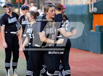 Thumbnail 2 in Whitesboro vs. Grandview (UIL Softball 3A D1 Final) photogallery.