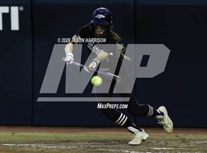 Thumbnail 1 in Whitesboro vs. Grandview (UIL Softball 3A D1 Final) photogallery.
