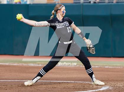 Thumbnail 2 in Whitesboro vs. Grandview (UIL Softball 3A D1 Final) photogallery.