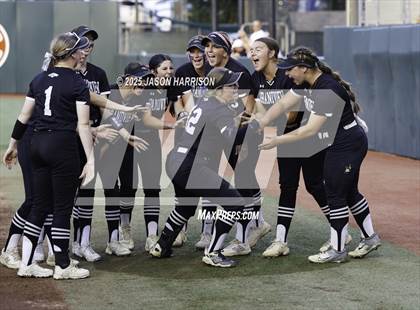 Thumbnail 3 in Whitesboro vs. Grandview (UIL Softball 3A D1 Final) photogallery.
