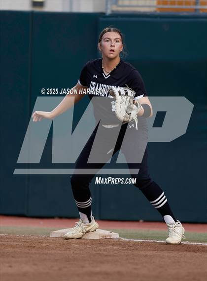 Thumbnail 1 in Whitesboro vs. Grandview (UIL Softball 3A D1 Final) photogallery.