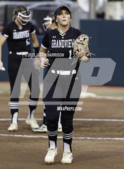Thumbnail 2 in Whitesboro vs. Grandview (UIL Softball 3A D1 Final) photogallery.
