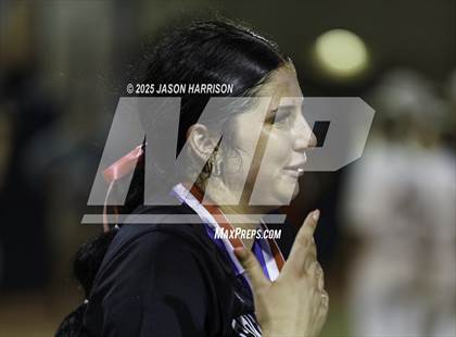 Thumbnail 2 in Whitesboro vs. Grandview (UIL Softball 3A D1 Final) photogallery.