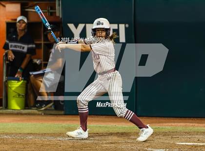 Thumbnail 2 in Whitesboro vs. Grandview (UIL Softball 3A D1 Final) photogallery.