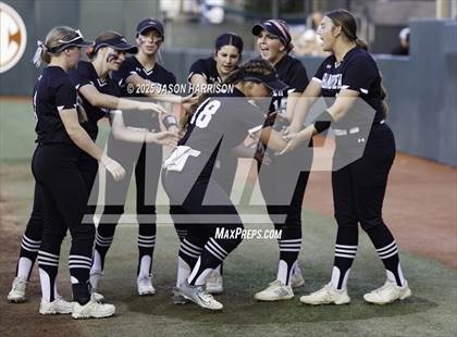 Thumbnail 3 in Whitesboro vs. Grandview (UIL Softball 3A D1 Final) photogallery.