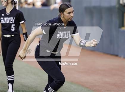 Thumbnail 2 in Whitesboro vs. Grandview (UIL Softball 3A D1 Final) photogallery.