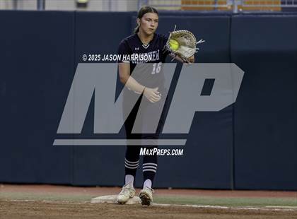 Thumbnail 2 in Whitesboro vs. Grandview (UIL Softball 3A D1 Final) photogallery.