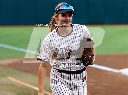 Thumbnail 2 in Whitesboro vs. Grandview (UIL Softball 3A D1 Final) photogallery.