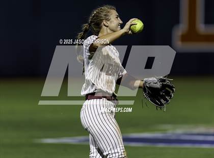 Thumbnail 2 in Whitesboro vs. Grandview (UIL Softball 3A D1 Final) photogallery.
