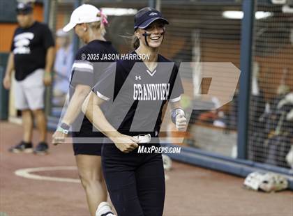 Thumbnail 2 in Whitesboro vs. Grandview (UIL Softball 3A D1 Final) photogallery.
