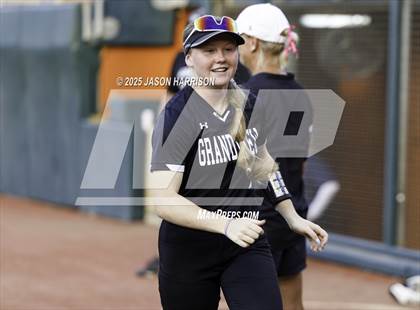Thumbnail 3 in Whitesboro vs. Grandview (UIL Softball 3A D1 Final) photogallery.