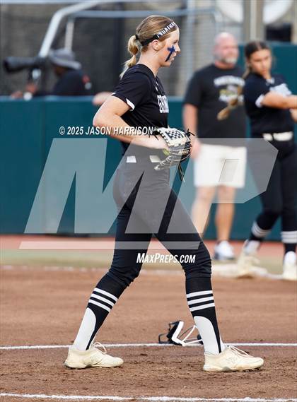 Thumbnail 1 in Whitesboro vs. Grandview (UIL Softball 3A D1 Final) photogallery.