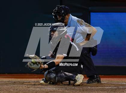 Thumbnail 1 in Whitesboro vs. Grandview (UIL Softball 3A D1 Final) photogallery.