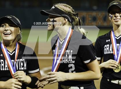 Thumbnail 2 in Whitesboro vs. Grandview (UIL Softball 3A D1 Final) photogallery.
