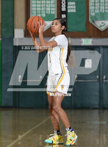 Thumbnail 3 in St. Ignatius vs. Vanden (St. Mary's Stockton MLK Showcase) photogallery.