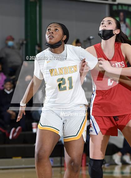 Thumbnail 2 in St. Ignatius vs. Vanden (St. Mary's Stockton MLK Showcase) photogallery.