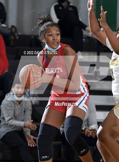 Thumbnail 1 in St. Ignatius vs. Vanden (St. Mary's Stockton MLK Showcase) photogallery.