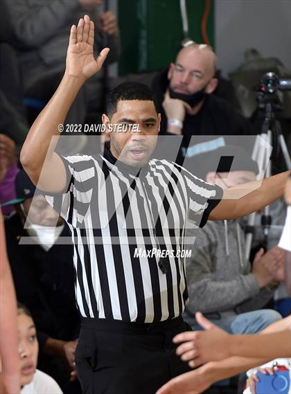 Thumbnail 2 in St. Ignatius vs. Vanden (St. Mary's Stockton MLK Showcase) photogallery.