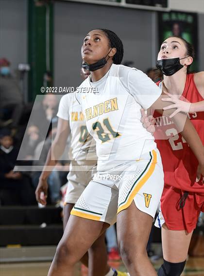 Thumbnail 2 in St. Ignatius vs. Vanden (St. Mary's Stockton MLK Showcase) photogallery.