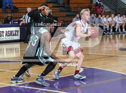 Thumbnail 1 in Lake Marion vs. Wando (West Ashley Classic) photogallery.