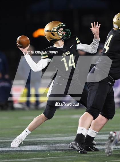 Thumbnail 3 in Jesuit vs. Lake Oswego (OSAA 6A Semifinal) photogallery.