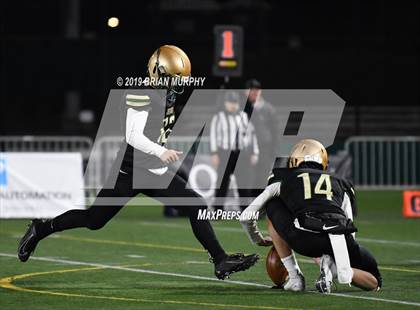 Thumbnail 2 in Jesuit vs. Lake Oswego (OSAA 6A Semifinal) photogallery.