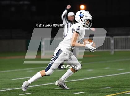 Thumbnail 3 in Jesuit vs. Lake Oswego (OSAA 6A Semifinal) photogallery.