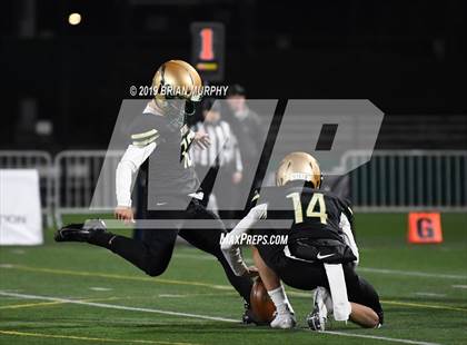 Thumbnail 3 in Jesuit vs. Lake Oswego (OSAA 6A Semifinal) photogallery.