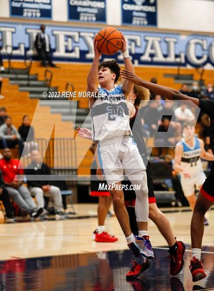 Thumbnail 1 in Lakewood vs Crescenta Valley (CIF SS Div 2AA Round 1 Playoff) photogallery.