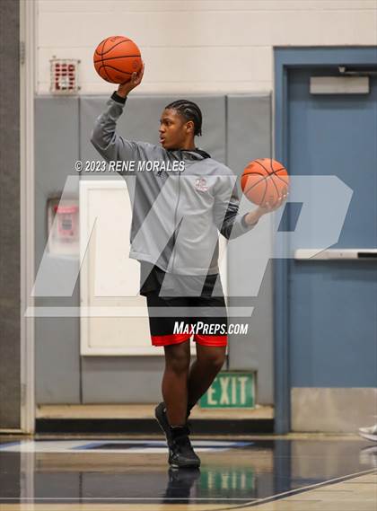 Thumbnail 2 in Lakewood vs Crescenta Valley (CIF SS Div 2AA Round 1 Playoff) photogallery.
