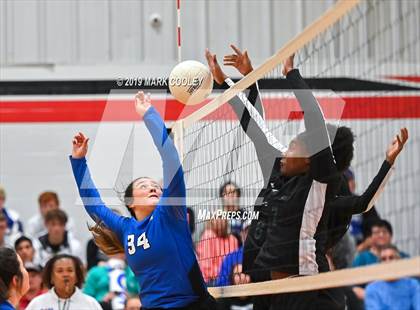 Thumbnail 1 in Frost vs. Rapoport Academy (UIL 2A Bi-District) photogallery.