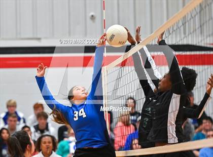 Thumbnail 3 in Frost vs. Rapoport Academy (UIL 2A Bi-District) photogallery.