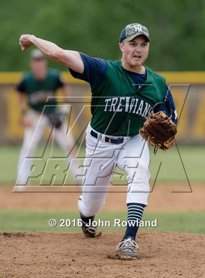 Thumbnail 1 in New Trier v. Oak Park-River Forest (IHSA 4A Sectional Final) photogallery.