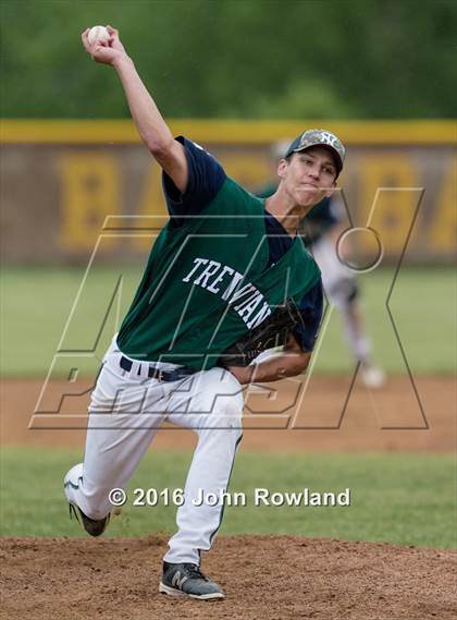 Thumbnail 2 in New Trier v. Oak Park-River Forest (IHSA 4A Sectional Final) photogallery.